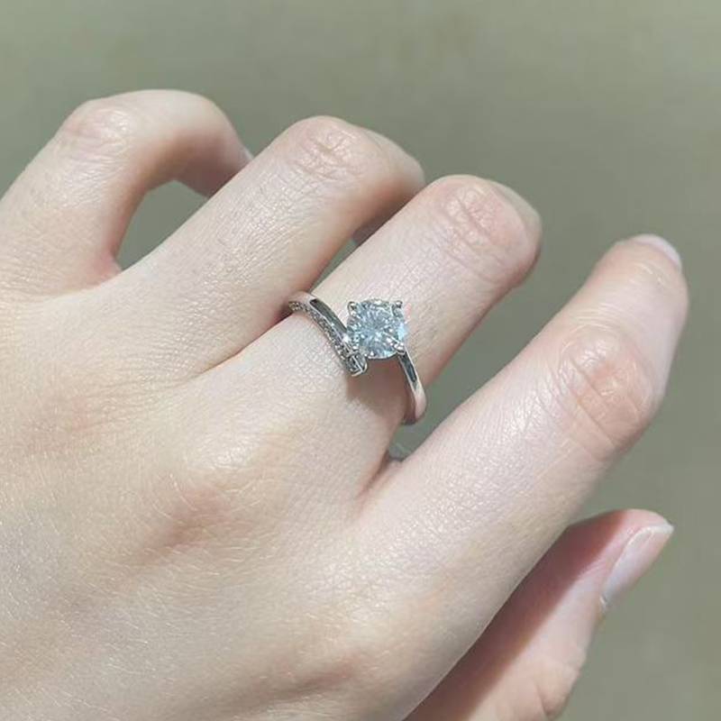 扭臂Women's RingS925银镀白金定制选款主石Moissanite1.0ct/副石高碳钻